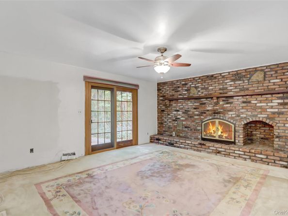 82 Barry Lane, Syosset NY 11791