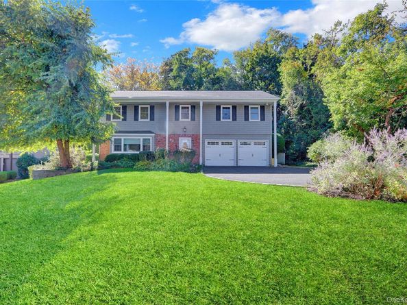 82 Barry Lane, Syosset NY 11791