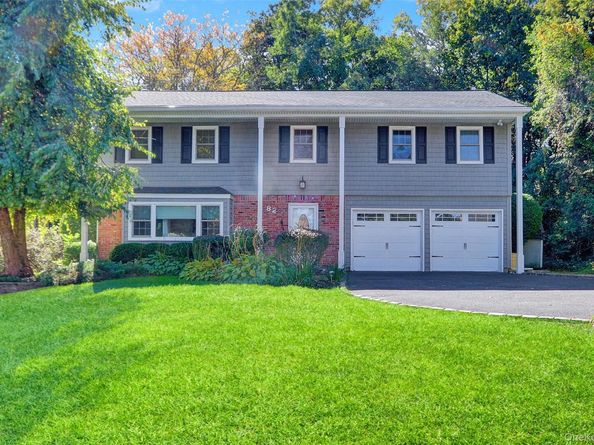 82 Barry Lane, Syosset NY 11791