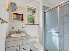 82 Barry Lane, Syosset NY 11791