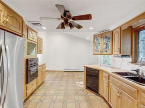 82 Barry Lane, Syosset NY 11791