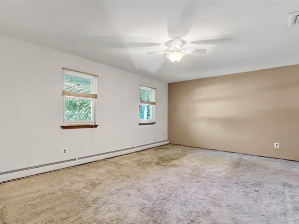 82 Barry Lane, Syosset NY 11791