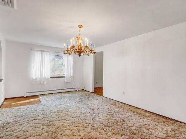 82 Barry Lane, Syosset NY 11791