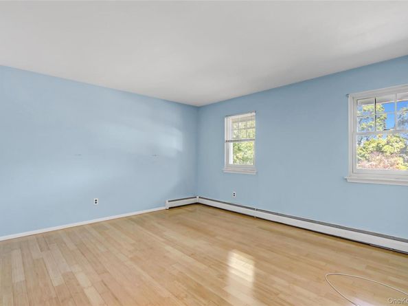 82 Barry Lane, Syosset NY 11791