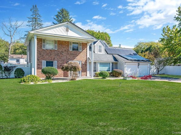 19 Dumond Place, Coram NY 11727