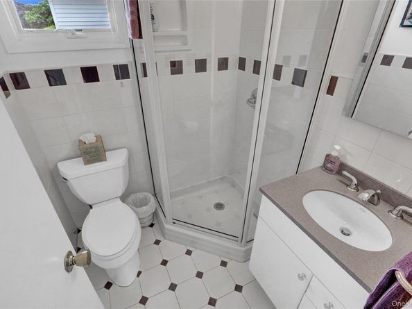 23 Lillian Lane, Plainview NY 11803