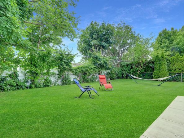 23 Lillian Lane, Plainview NY 11803