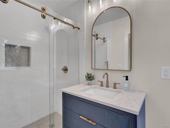 19 Millford Drive, Locust Valley NY 11560