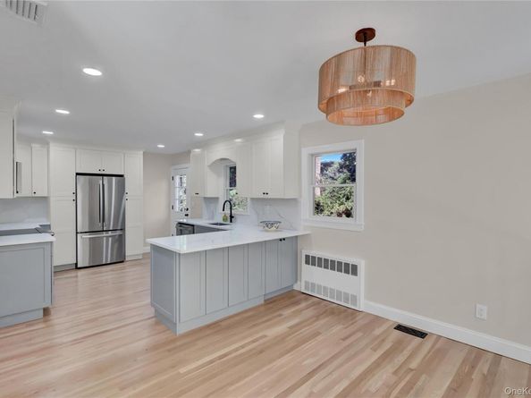 19 Millford Drive, Locust Valley NY 11560