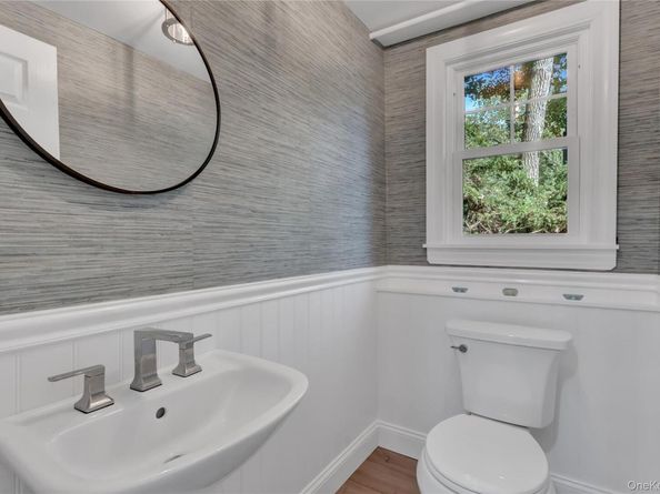 19 Millford Drive, Locust Valley NY 11560