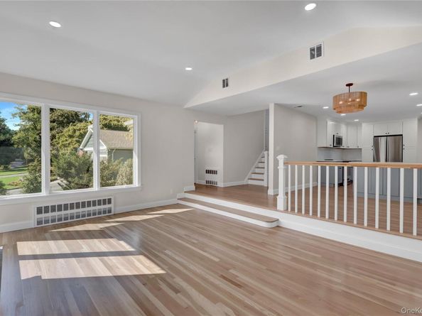 19 Millford Drive, Locust Valley NY 11560