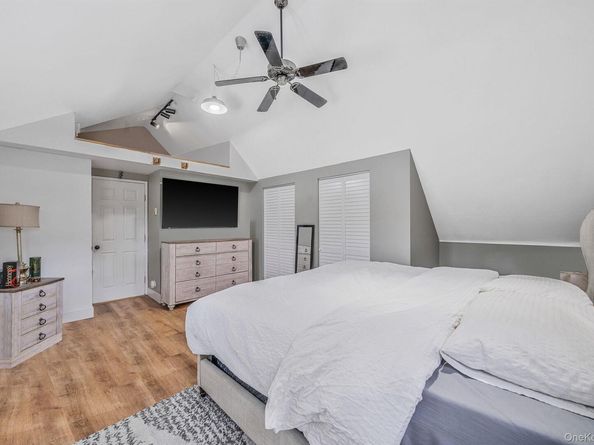 8 Linden Street, Coram NY 11727