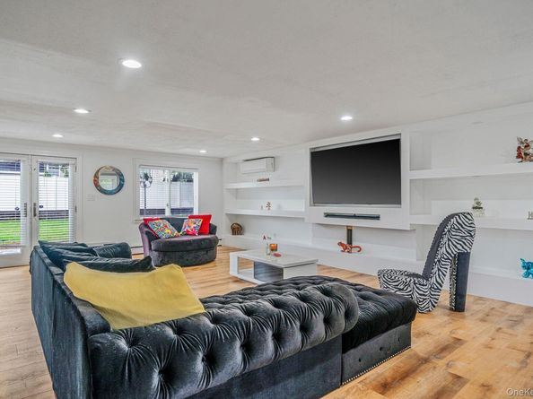 8 Linden Street, Coram NY 11727