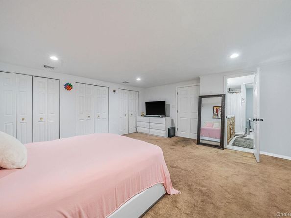 8 Linden Street, Coram NY 11727