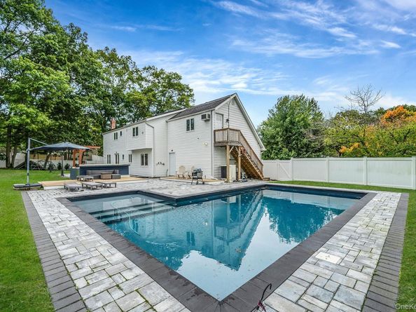 8 Linden Street, Coram NY 11727
