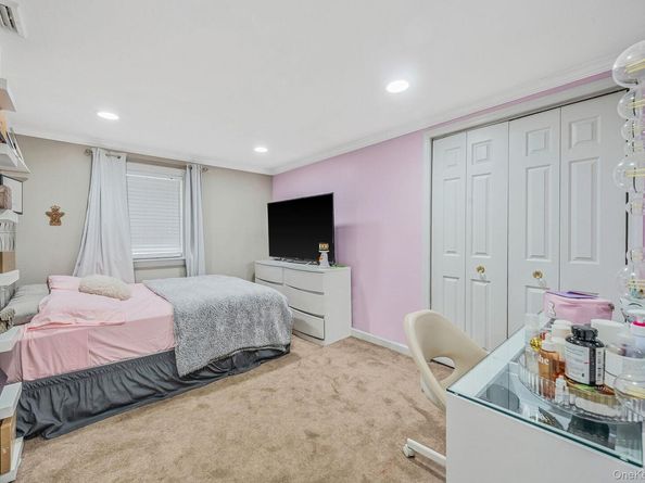 8 Linden Street, Coram NY 11727
