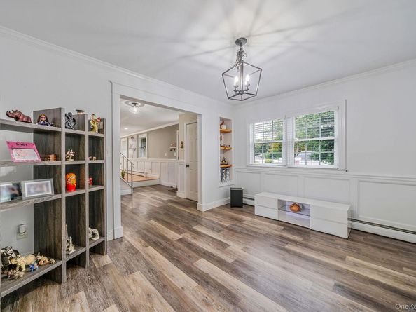 8 Linden Street, Coram NY 11727