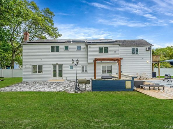 8 Linden Street, Coram NY 11727