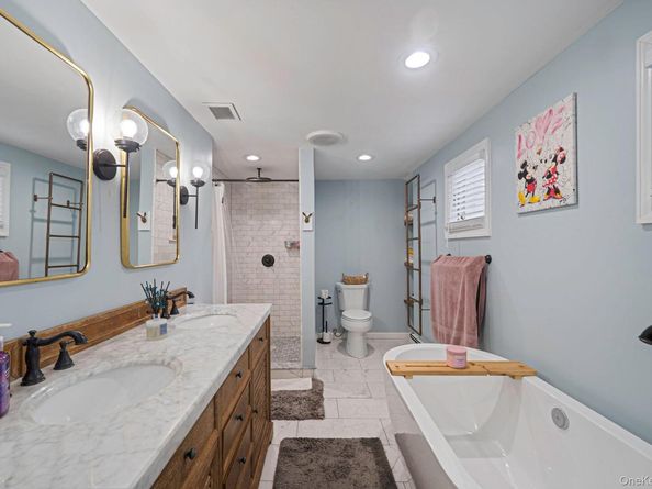 8 Linden Street, Coram NY 11727