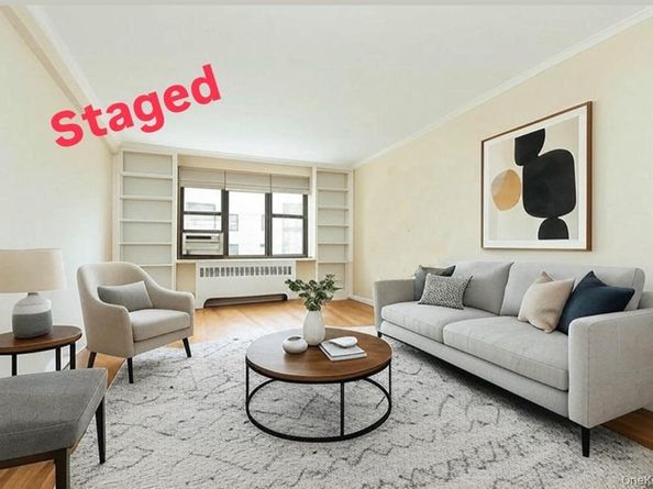 2 Townhouse Place 3N, Great Neck NY 11021