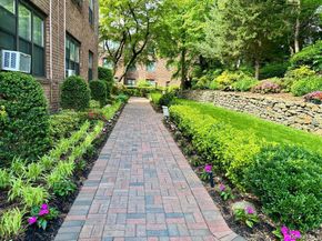 2 Townhouse Place 3N, Great Neck NY 11021
