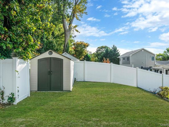 55 Wexford Drive, Oakdale NY 11769