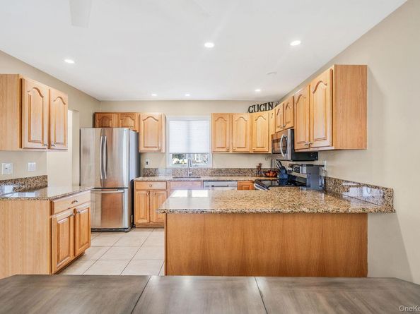 55 Wexford Drive, Oakdale NY 11769