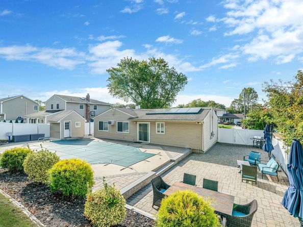 55 Wexford Drive, Oakdale NY 11769