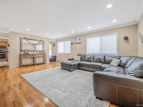 55 Wexford Drive, Oakdale NY 11769