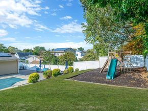 55 Wexford Drive, Oakdale NY 11769