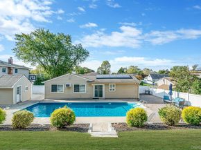 55 Wexford Drive, Oakdale NY 11769