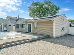 55 Wexford Drive, Oakdale NY 11769