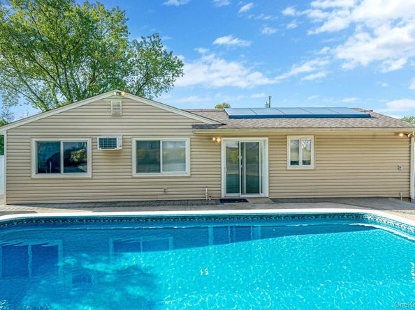 55 Wexford Drive, Oakdale NY 11769