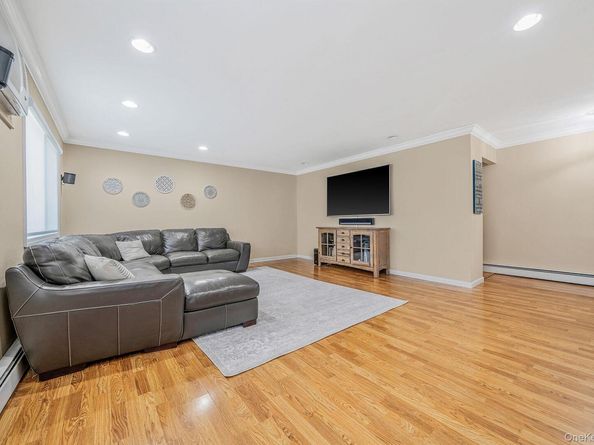 55 Wexford Drive, Oakdale NY 11769