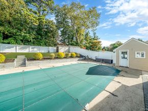 55 Wexford Drive, Oakdale NY 11769