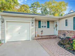 55 Wexford Drive, Oakdale NY 11769