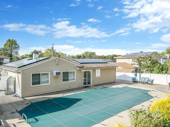 55 Wexford Drive, Oakdale NY 11769