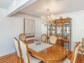 12 Roxy Place, Lynbrook NY 11563