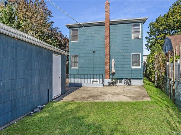 12 Roxy Place, Lynbrook NY 11563