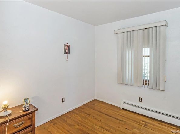 12 Roxy Place, Lynbrook NY 11563