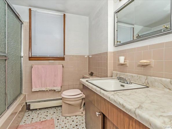 12 Roxy Place, Lynbrook NY 11563