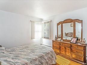 12 Roxy Place, Lynbrook NY 11563