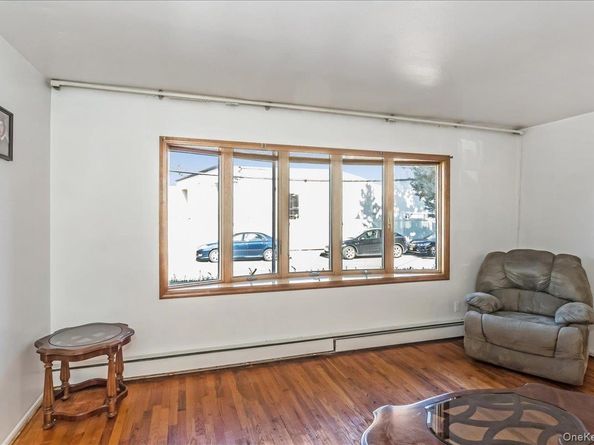 12 Roxy Place, Lynbrook NY 11563