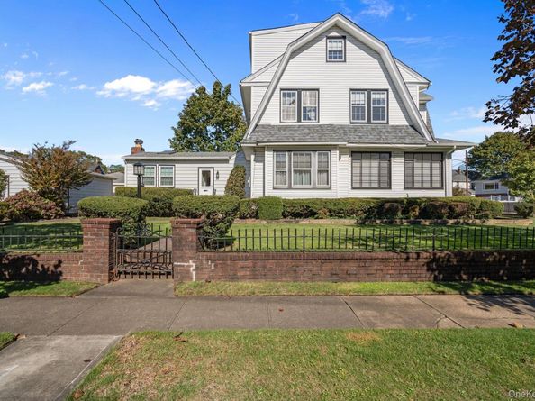 29 Summit Avenue, Lynbrook NY 11563