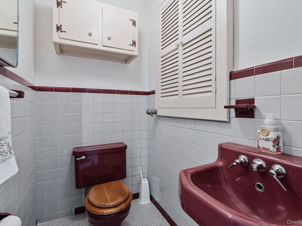 29 Summit Avenue, Lynbrook NY 11563