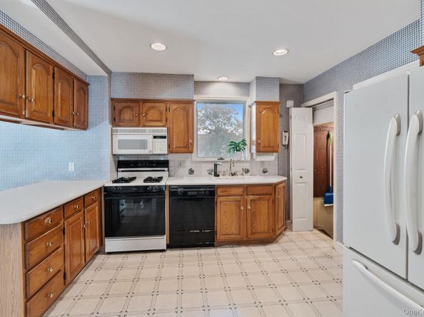 29 Summit Avenue, Lynbrook NY 11563