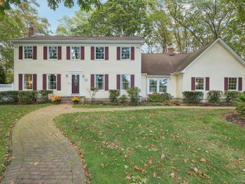 17 Sunwood Drive