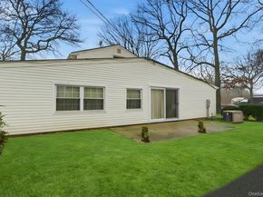 5431 Expressway Drive N, Holtsville NY 11742