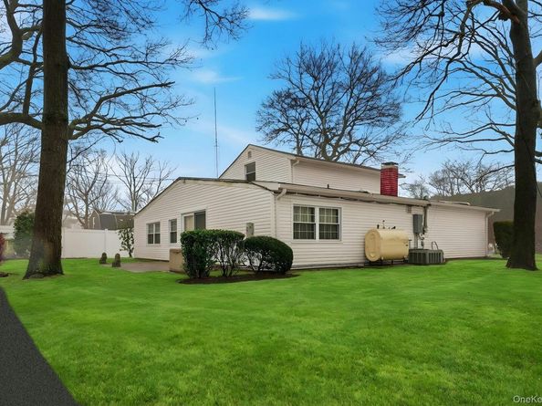 5431 Expressway Drive N, Holtsville NY 11742