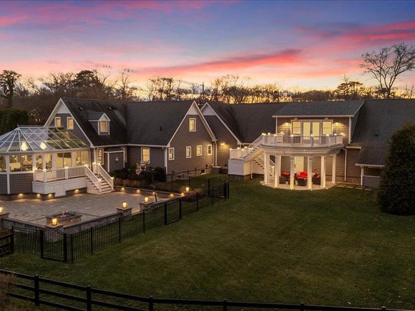 19 W Tiana Road, Hampton Bays NY 11946